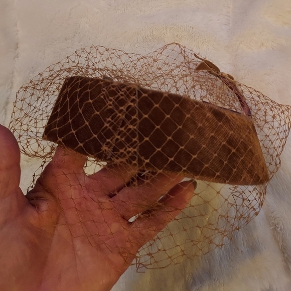 Vintage velvet with netting and velvet bow - Picture 2 of 11